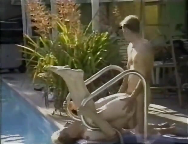 Pool guy loves to fuck his male clientele outside
