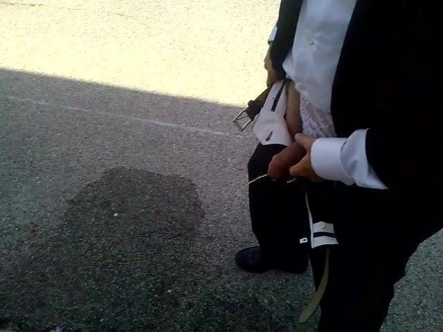 Ignacio pissing