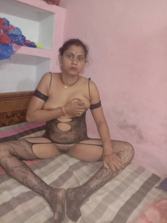 Bhabhi ki badi badi chuchi our gand