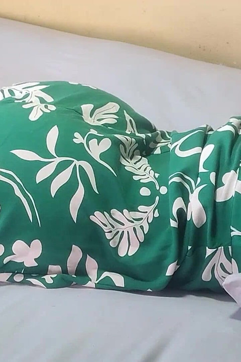 Stepsister Sneak Into My Room Wearing a Cute Dress with No Underwear Just to Get a Stepbrother's Big Cork Fuck Her Dark Pussy