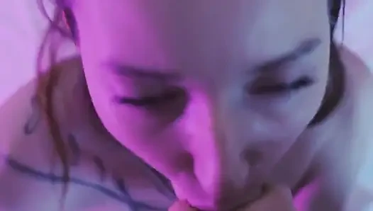 Marianna Mars сосет член во время фотосессии в видео от первого лица