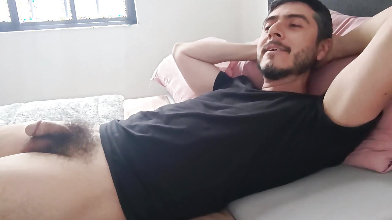 Büyük beyaz yaraklı yakışıklı adamla samimi bir an olsun
