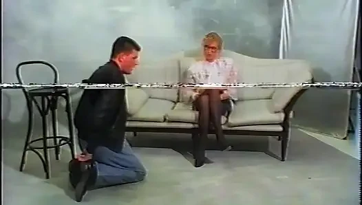 Ich bin blond, heiß und will deine sklavin sein