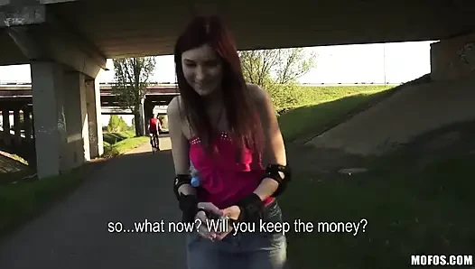 Halka açık pikaplar - boşta üniversiteli bir piliç bir sapık oyunu ve katie'nin tüm ıslak delikleriyle oynadım.