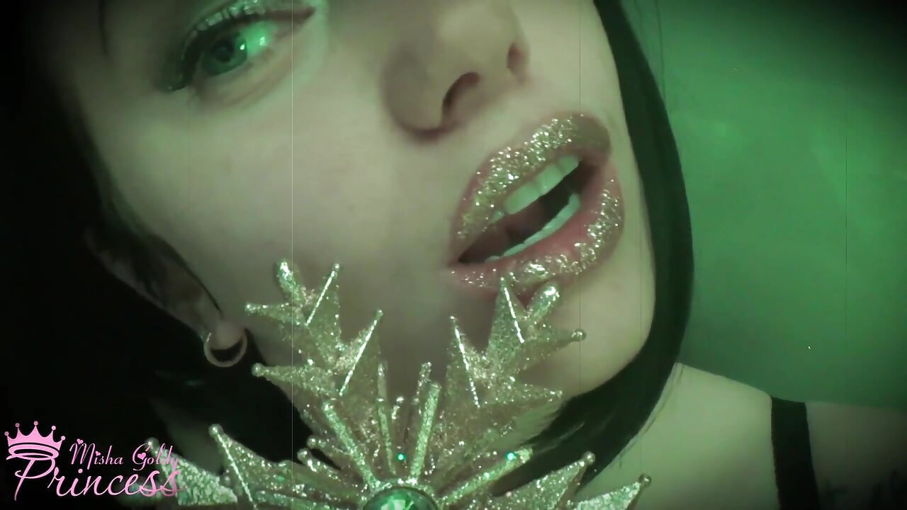 The most mesmerizing  golden lipstick