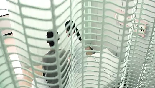 Красивая медсестра Hono втягивает его в запретное дело, он больше не может сопротивляться