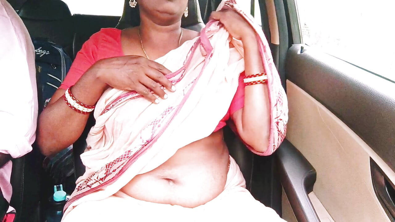 Sirvienta india en el coche con woner en jingle road Habla sucio telugu.