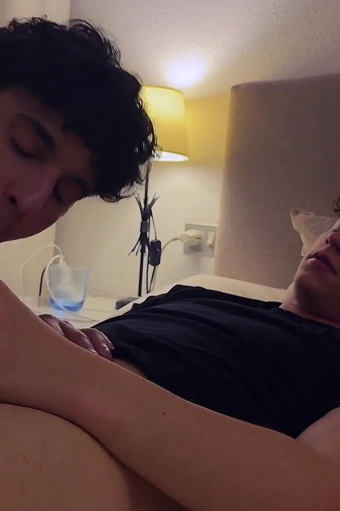 Agf：我们让自己被拍下互相享受，只是为了你的快乐