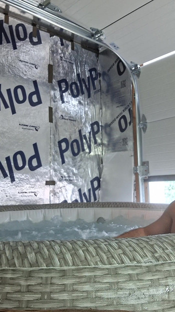 Biste li obožavali moje mokre vruće noge u hidromasažnoj kadi?