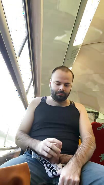 Thomas Godebin se mostra no trem