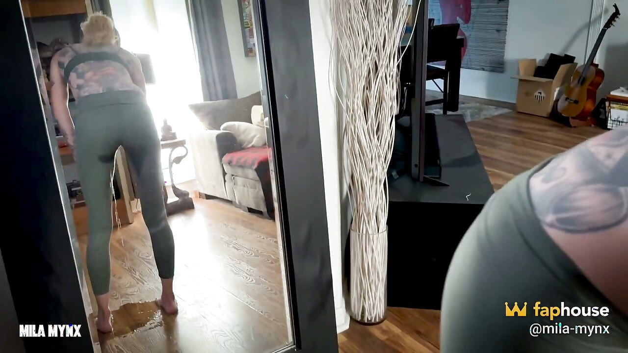 Gym Girl Desperation - Stepdaddy Makes Me Piss My Leggings the Second I Walk in