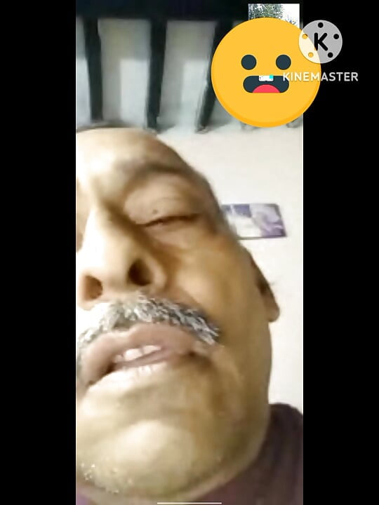 继叔给了她的屁股黄瓜