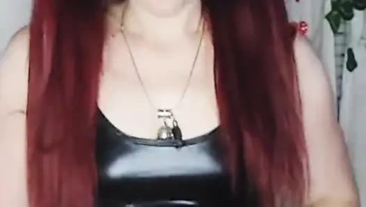 Shyfxx lagi asik mainin dan mempermalukan budak seksnya - joi femdom cei