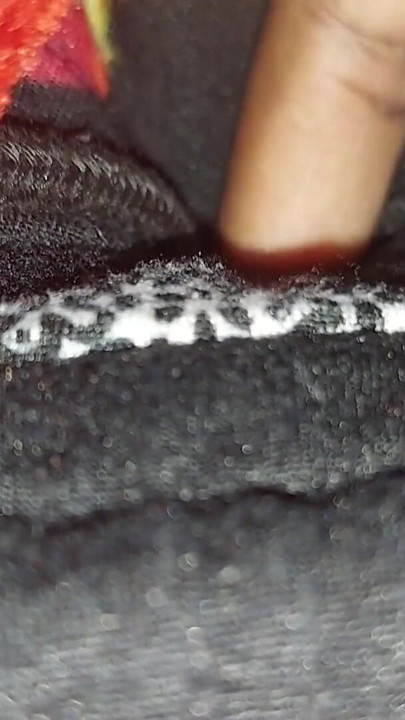 ใช้นิ้วติ้วหีกับกางเกงช่วยตัวเองผู้หญิง คลิป 2