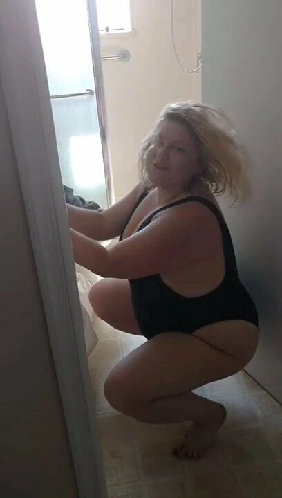 BBW in leotard shaking big ass!