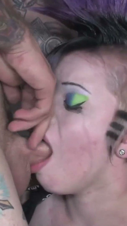 Punker Girl auf Waschmaschine gefickt | Bölüm 3