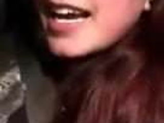 Elizabeth douglas secondo video in webcam parla del suo fumo