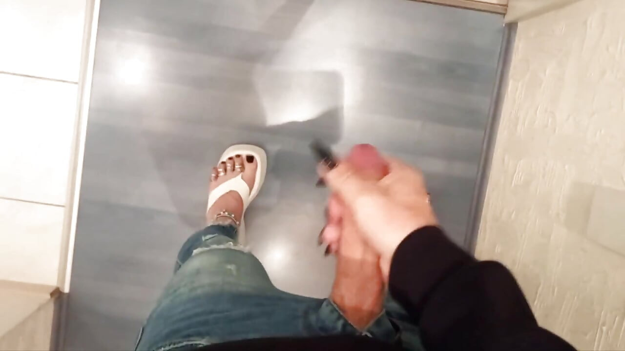 흑인 발톱 핸잡 & 토어링 플립플롭 POV