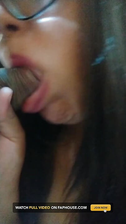 Chupando o pau do marido do meu vizinho