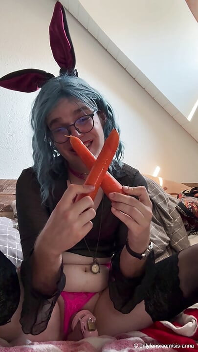 Sissy Bunny Blows n Fucks Carrot - Amateur Food Porn Part 1
