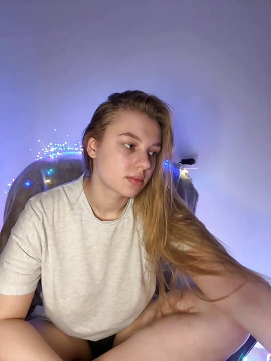 Extreme fingering in a narrow pussy