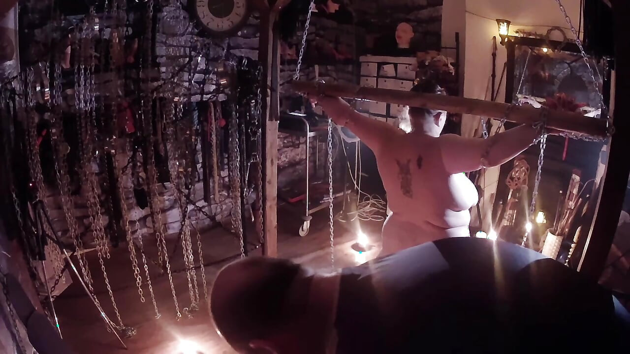 Partie 4 : - Oursa et Domina Satana, cire et jeu de chaleur.