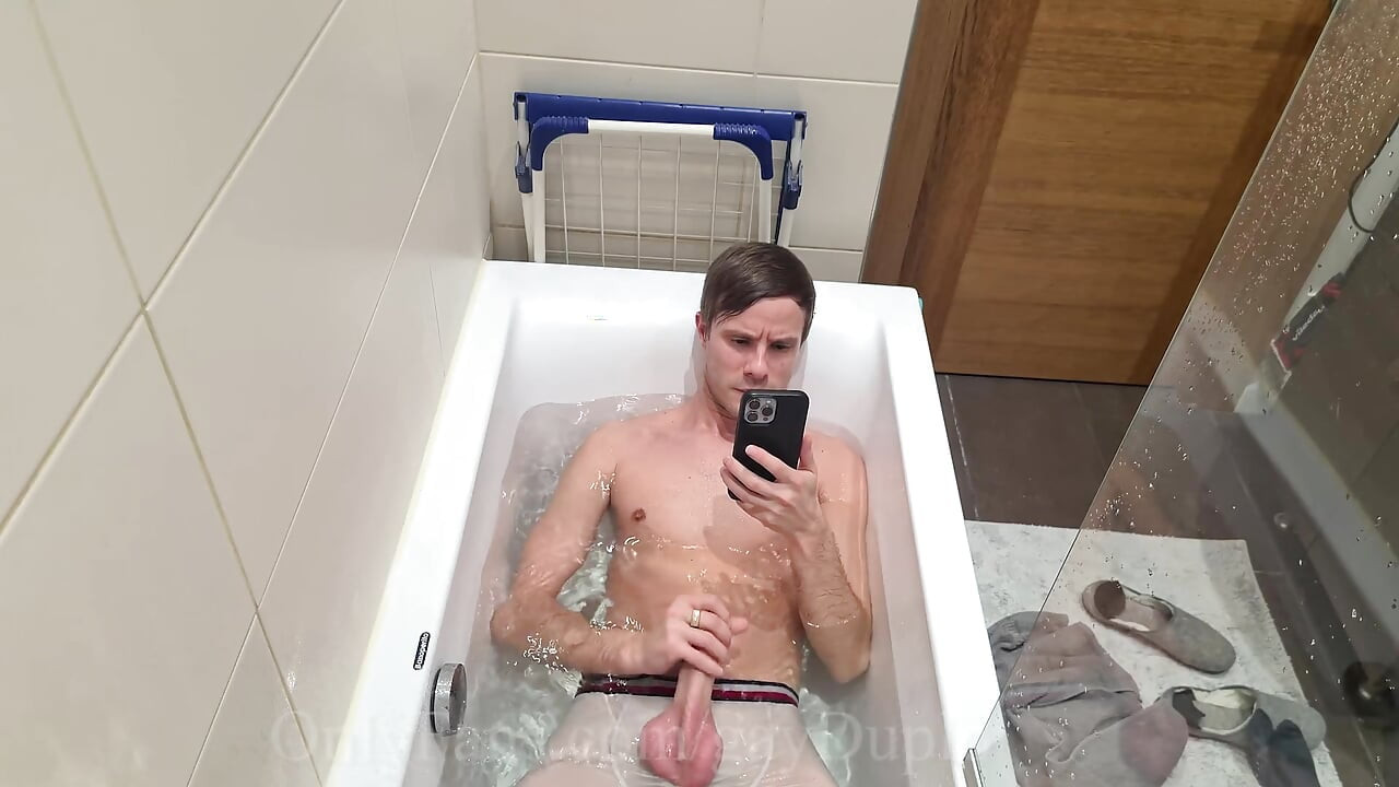 Twink Underwater Cum in Sexy Boxers and Several Cameras