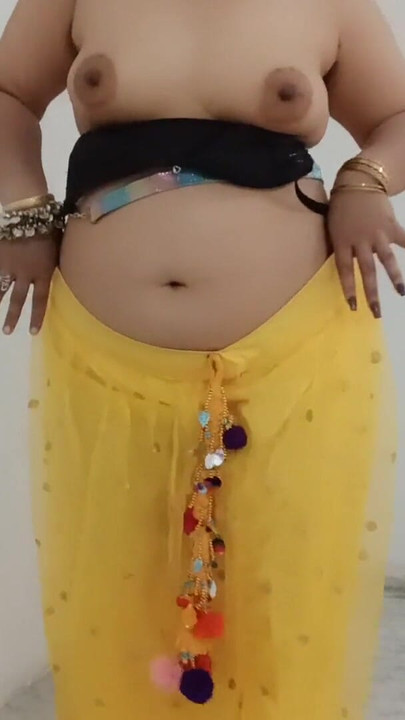 Kapde paad deya, punjabi nude stepmom, show her pussy and chuchi | Clip 1