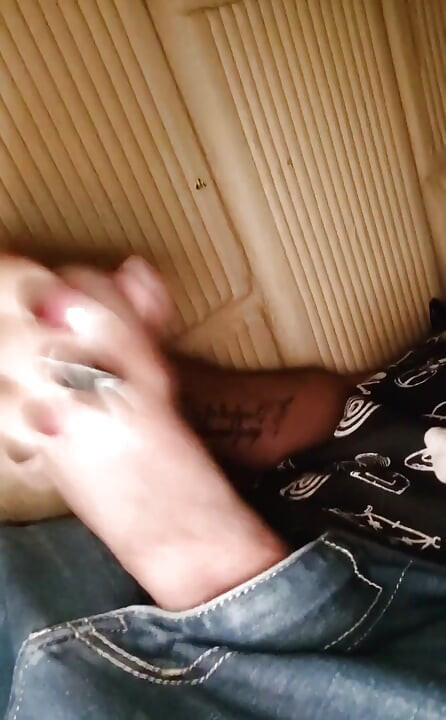 Jerking off outside gets me so damn horny