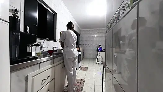 Распорядок кримпая горничной на ее новой работе.