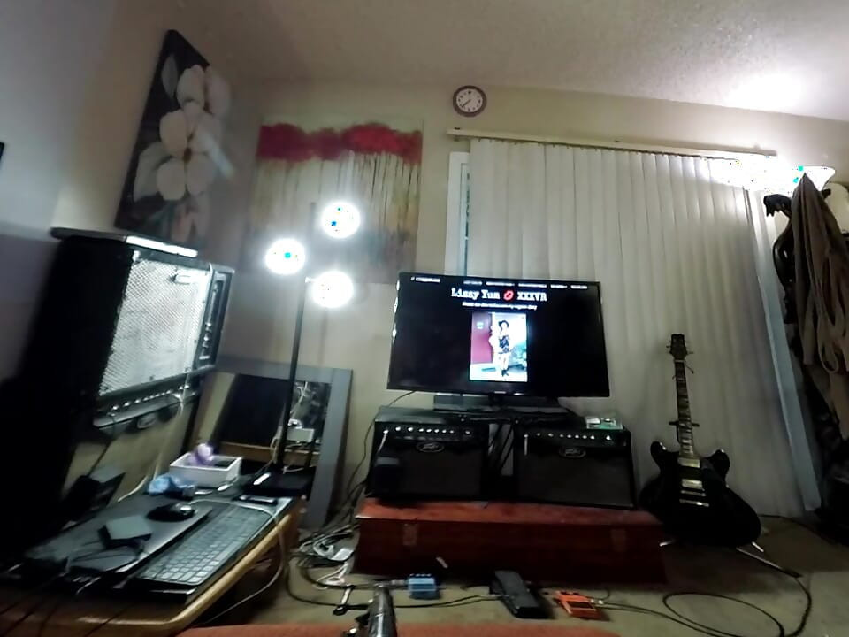 Liz Young VR 2025 - jucărie sexuală dilatată în baie 36