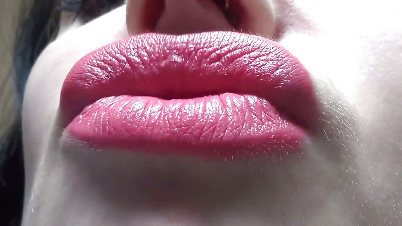 Kissing and duck face with big pink lips