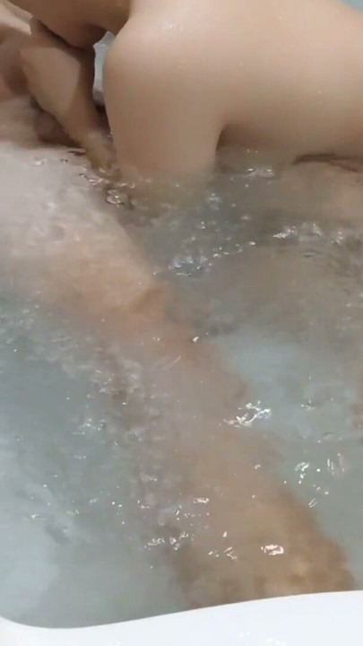 florababy - Sex In The Bathtub | Clip 2