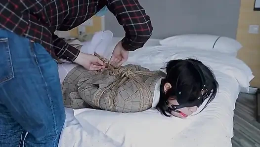 Hui09 - a White-stockinged Jk Girl Is Bound to the Bed with Ropes.