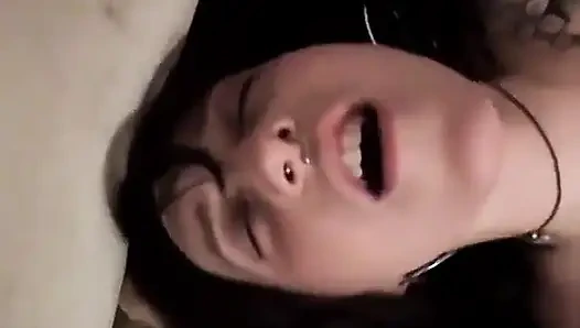 Ginger und Odette werden mit einem Strap-on versaut