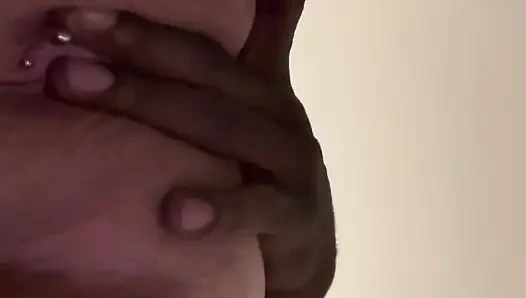 Gepiercte bBW muschi pOV