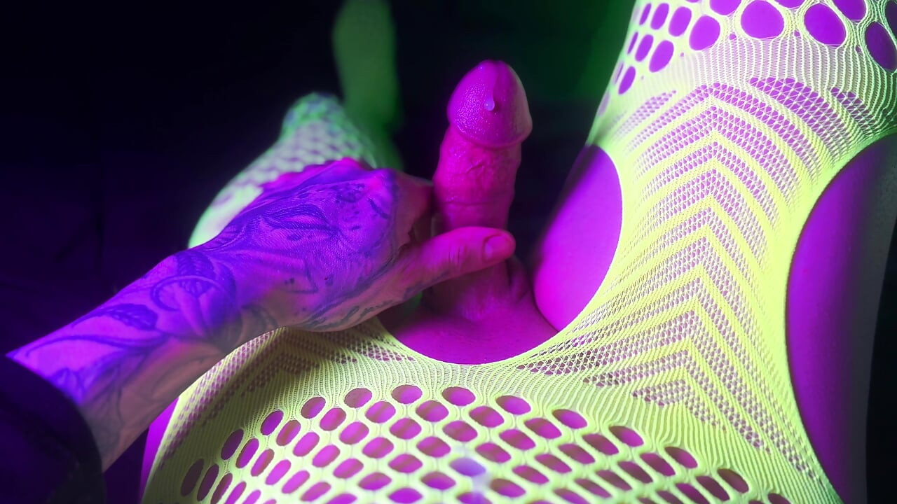 Nem baj, ha kíváncsi vagy. Nem mondom el senkinek. Megígérem.  (aranyos femboy)