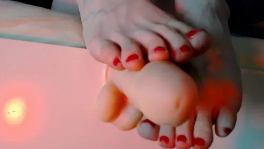 Пальцы ног с красной лаком в масле - мастурбация ногами, от March Foxi