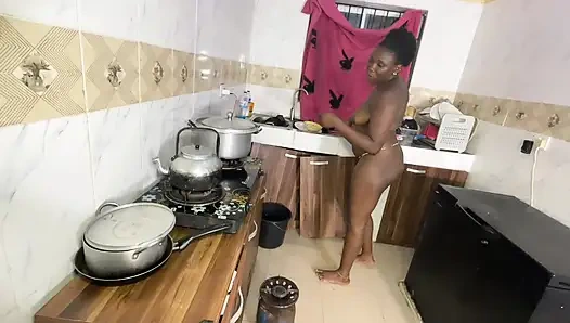 Mutfak kafesi onu seviyor