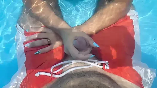 Blowjob, handjob im öffentlichen pool