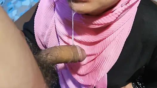 Я собиралась пойти в Хари Рая, но муж наказал меня. В итоге я не пошёл.