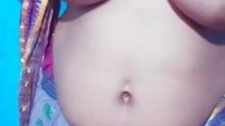 Bibi saree menunjukkan vagina dan payudara. 4