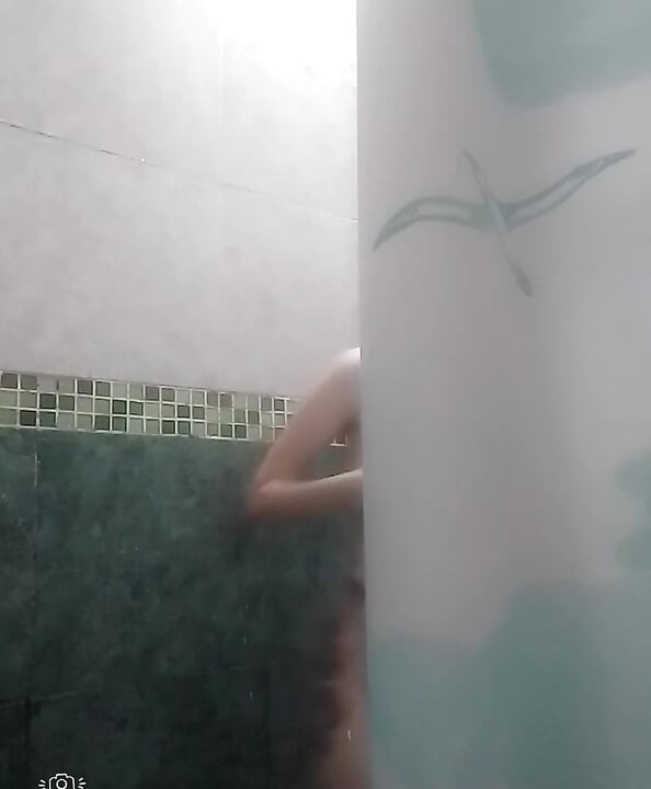 לב עורב מחכה לך בחדר האמבטיה