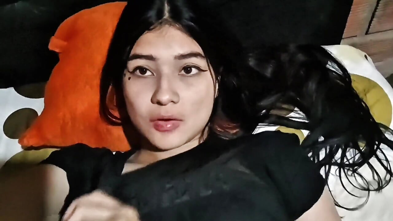 Atriz pornô Yulieth Gmez mostra sua buceta deliciosa