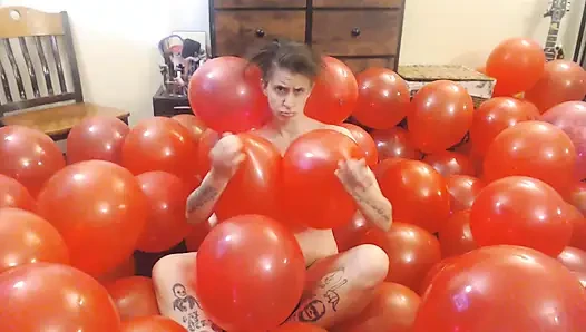 Bundel besar balon merah telanjang