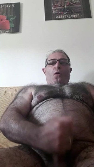 Married hairy daddy jerking for me on cam