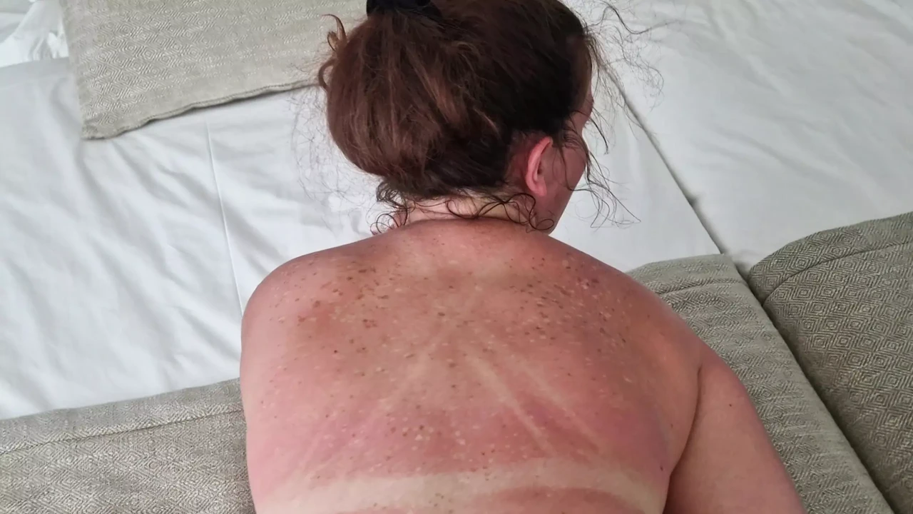 业余自制未删减的性爱录像。他在葡萄牙度假期间操了我紧致的屁股。感觉真好，他走得很深