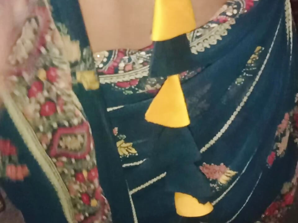 Beautiful bhabhi gaon ki kitchen Mein , Ghodi Banakar choda Banakar choda