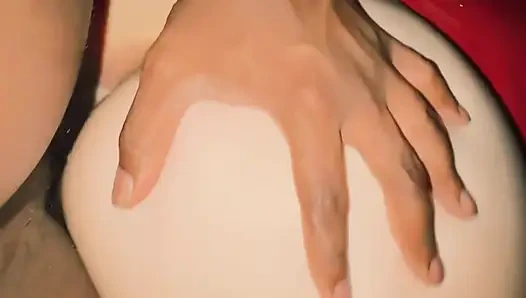 Sie liebt es, back shots von meinem schwarzen schwanz zu machen