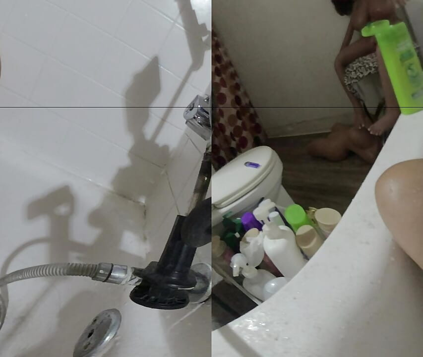 Lizzy Yum VR septembrie 2025 Masturbare cu dilatare în baie #2